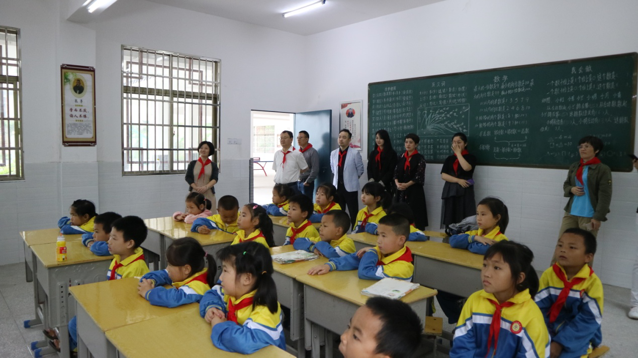 六?一愛心活動(dòng)“關(guān)愛留守兒童，助力山區(qū)教育”