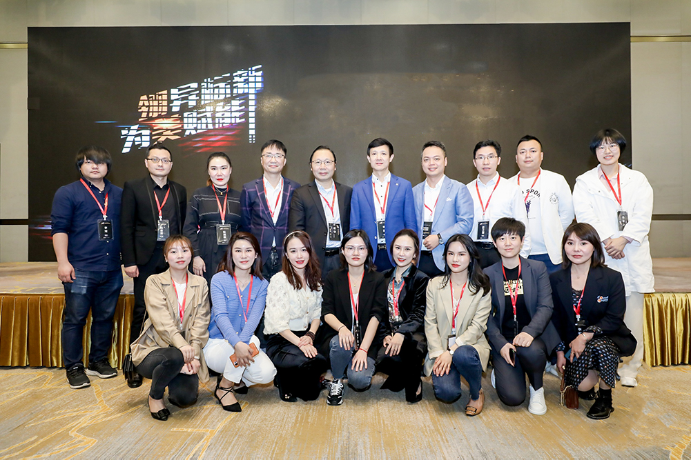 “愛(ài)思特集團(tuán)面部年輕化與抗衰技術(shù)研討會(huì)” 共襄盛舉，擘畫(huà)未來(lái)