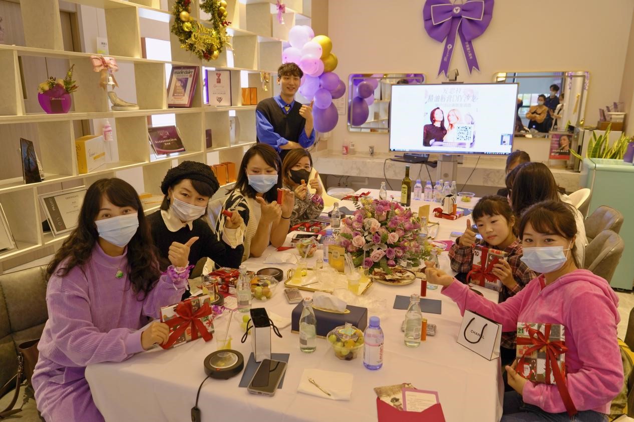 魅力女神 綻放唇彩|愛思特客戶DIY沙龍圓滿結(jié)束